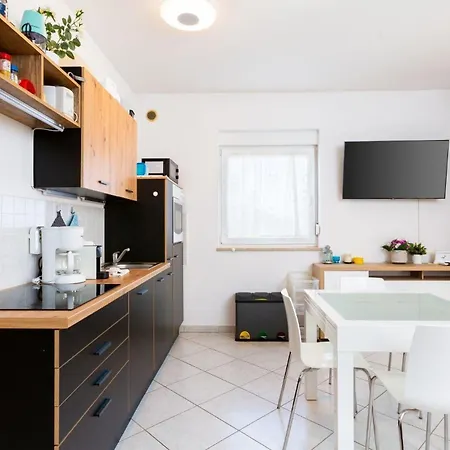 Ferienwohnung Fur 4 Personen Ca 40 Qm In Medulin, Istrien Sudkuste Von Istrien - B60682 * Medulin