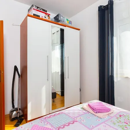 Ferienwohnung Fur 4 Personen Ca 40 Qm In Medulin, Istrien Sudkuste Von Istrien - B60682 *